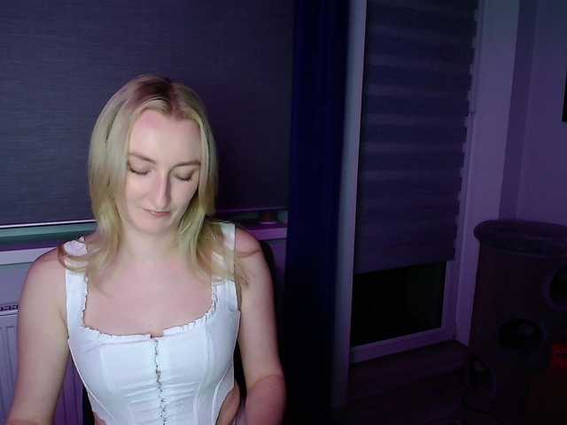 HazyLuna online show from August 14, 10:24 pm