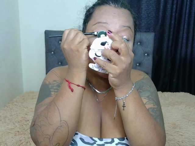 AuroraCurvy online show from August 11, 2:30 pm
