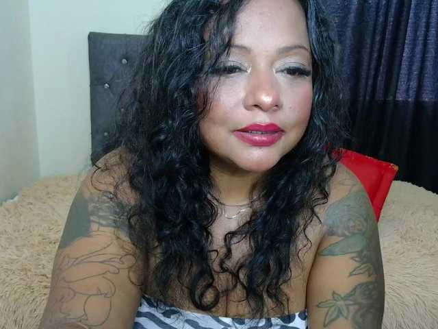 AuroraCurvy online show from August 11, 5:48 pm
