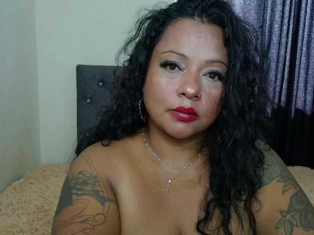 AuroraCurvy online show from August 11, 8:33 pm