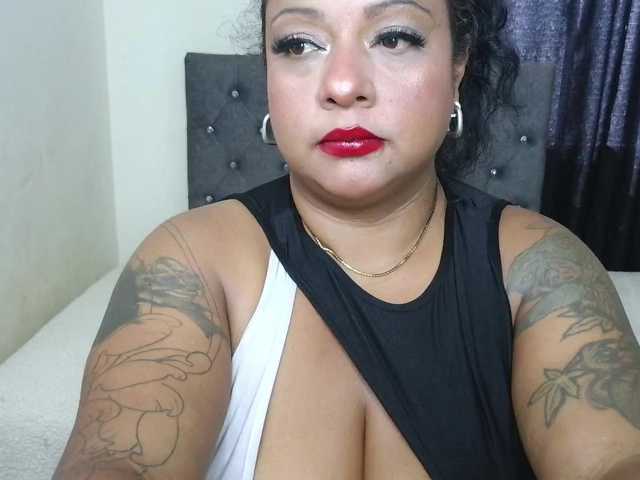 AuroraCurvy online show from August 12, 6:43 pm