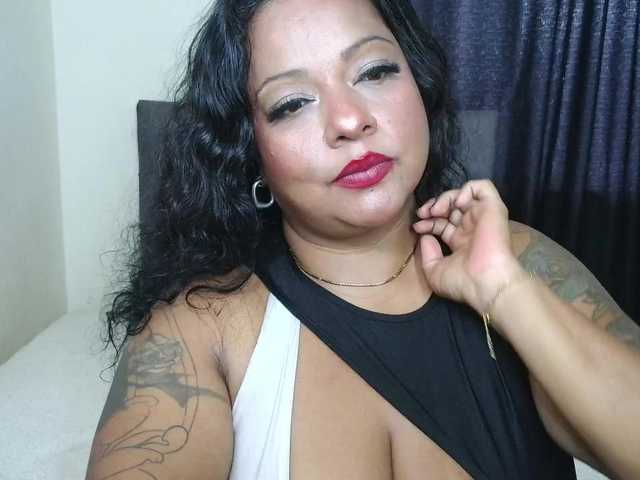 AuroraCurvy online show from August 12, 7:49 pm