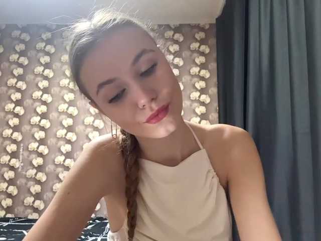 HildredMoralis online show from August 9, 1:34 pm