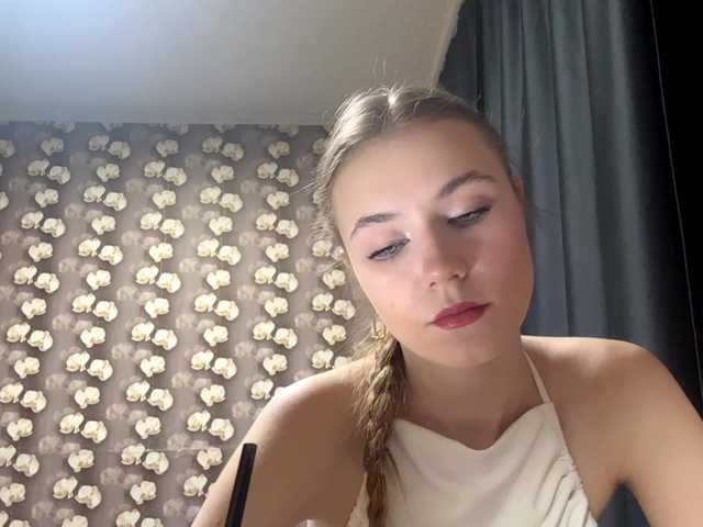 HildredMoralis online show from August 9, 2:40 pm