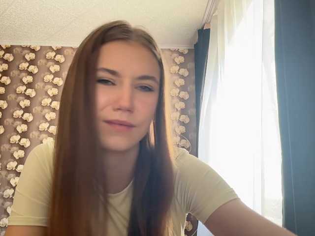HildredMoralis online show from August 11, 9:44 am