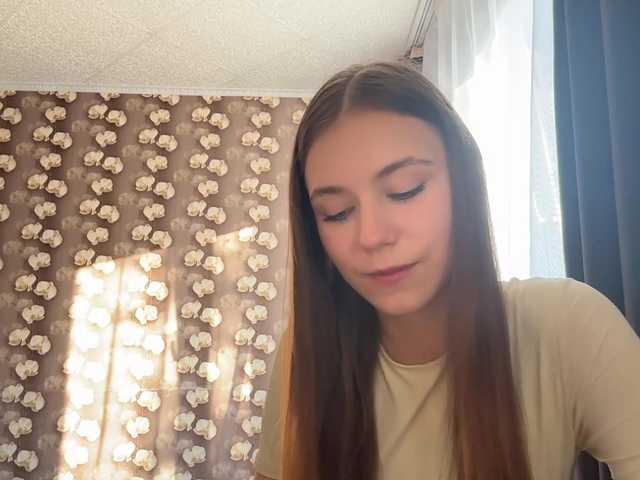 HildredMoralis online show from August 11, 11:56 am