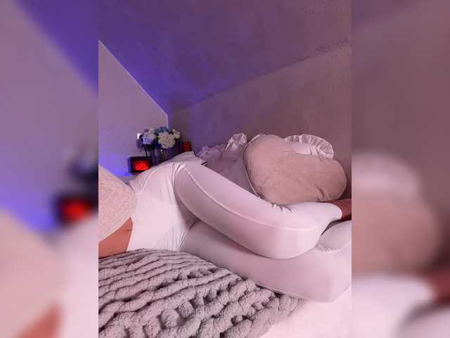 HollyPolly111 online show from August 11, 2:13 am