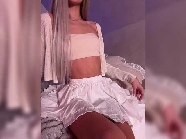 HollyPolly111 online show from August 12, 5:10 am