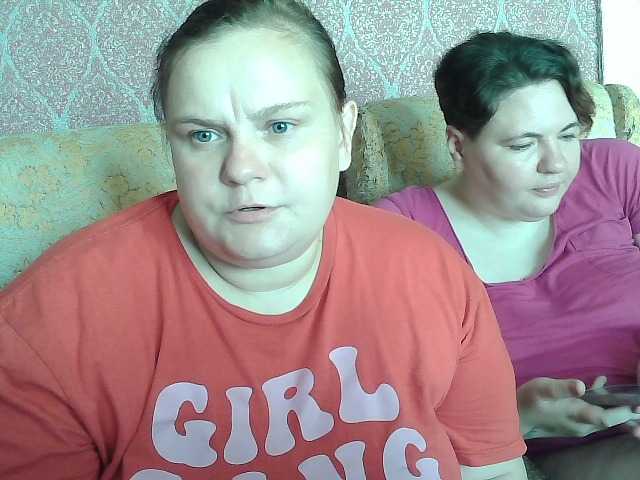 HollyXEva online show from August 5, 9:40 am