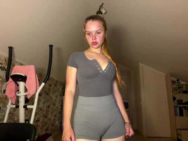 HoneyAmberi online show from August 11, 6:32 pm
