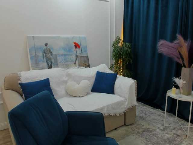 HoneyGlow online show from July 11, 5:46 am