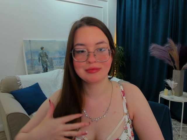 HoneyGlow online show from July 11, 8:31 am