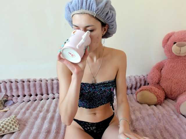 Honeykrisspussy online show from August 9, 8:15 am