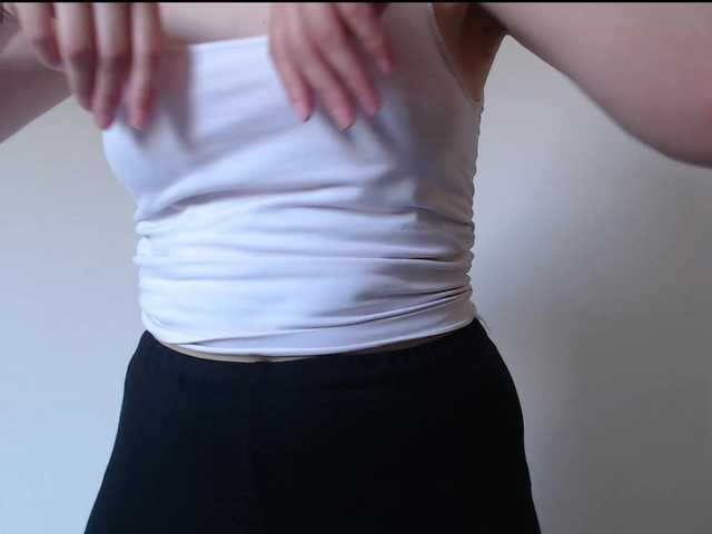 Hot-lina online show from May 22, 2:19 pm