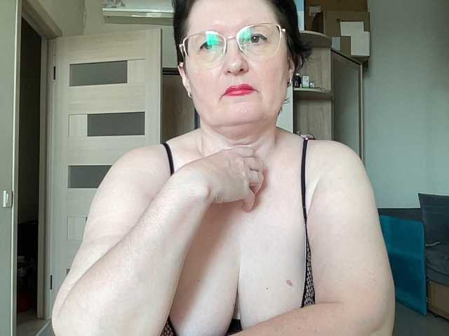 HotMilfPussy online show from August 6, 7:07 am