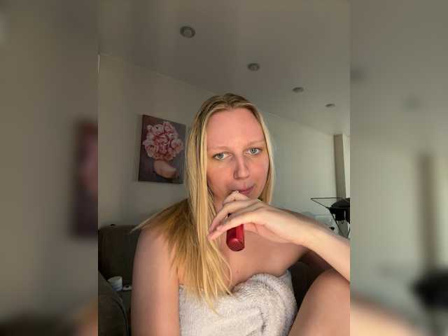 HotWillow online show from August 12, 2:30 pm