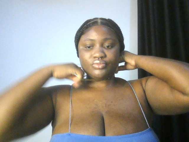 Hotchocolatee191 online show from August 2, 11:44 pm