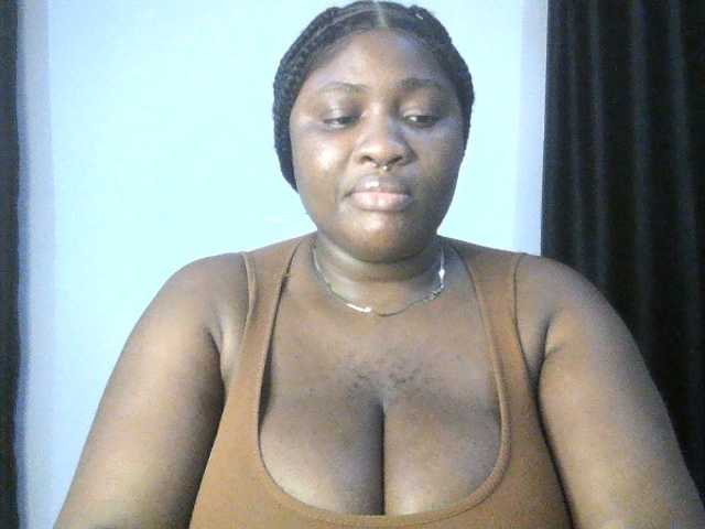 Hotchocolatee191 online show from August 4, 11:13 pm