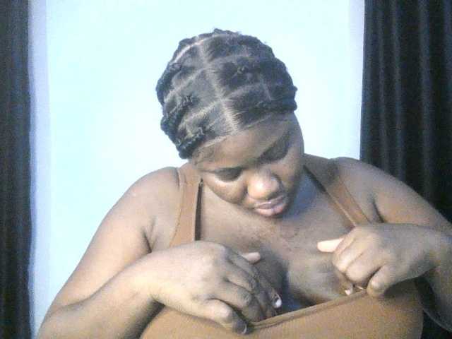 Hotchocolatee191 online show from August 5, 12:19 am