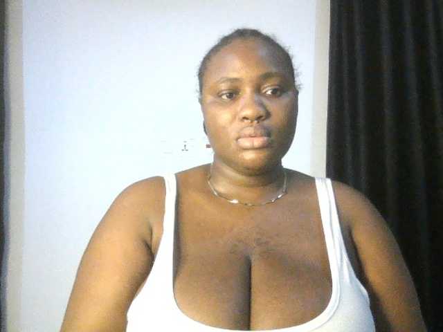 Hotchocolatee191 online show from August 5, 6:11 am