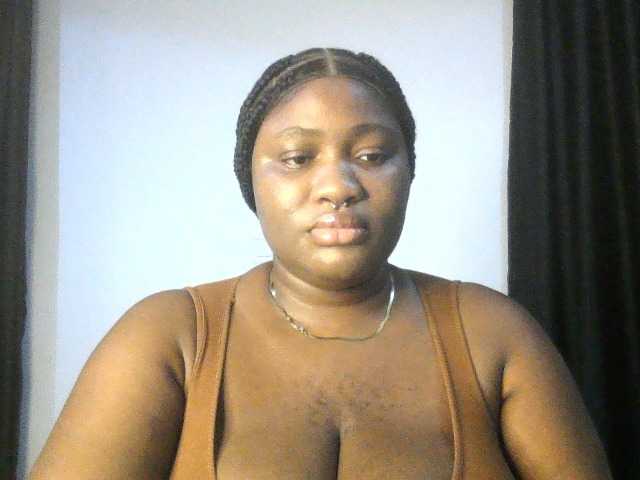 Hotchocolatee191 online show from August 5, 10:41 pm