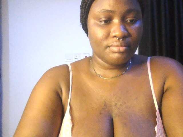 Hotchocolatee191 online show from August 6, 12:53 am