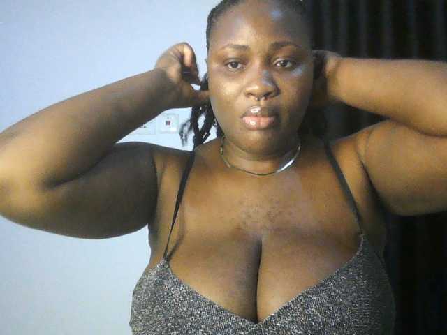Hotchocolatee191 online show from August 8, 10:54 pm