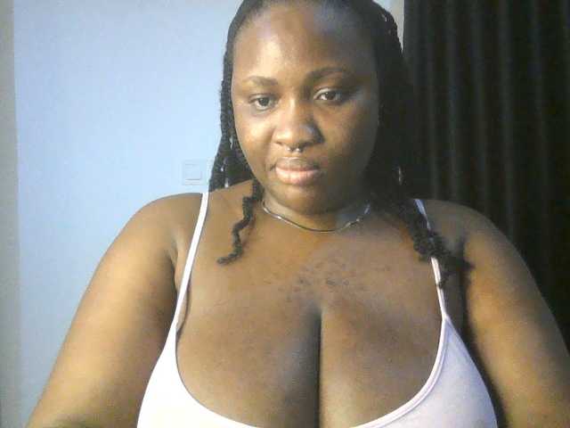 Hotchocolatee191 online show from August 12, 12:02 am