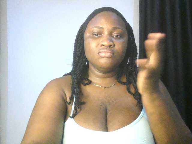 Hotchocolatee191 online show from August 17, 12:04 am