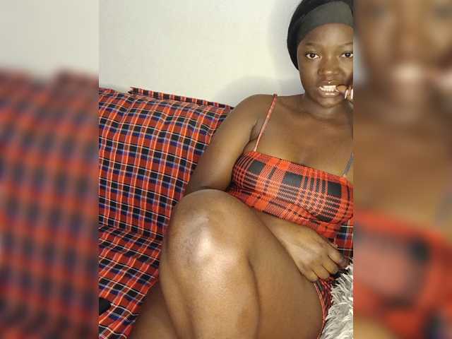 Hottiequeen online show from August 14, 7:23 am