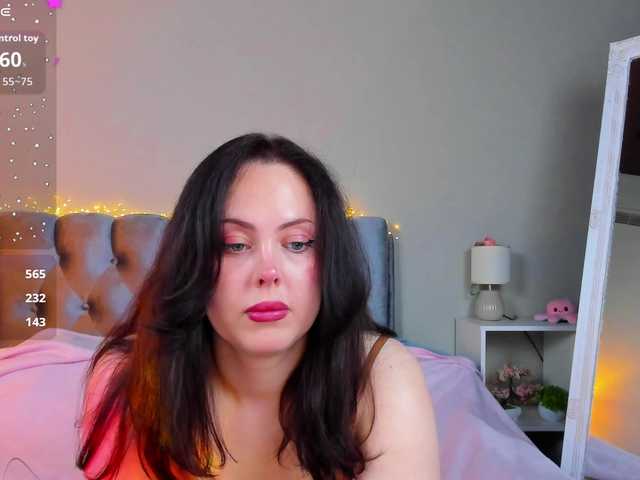 HottyAlba online show from August 6, 5:23 pm
