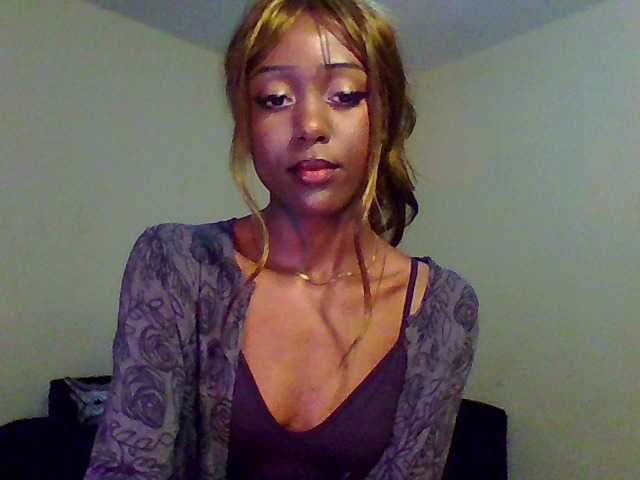Hunnybee online show from April 22, 11:24 am