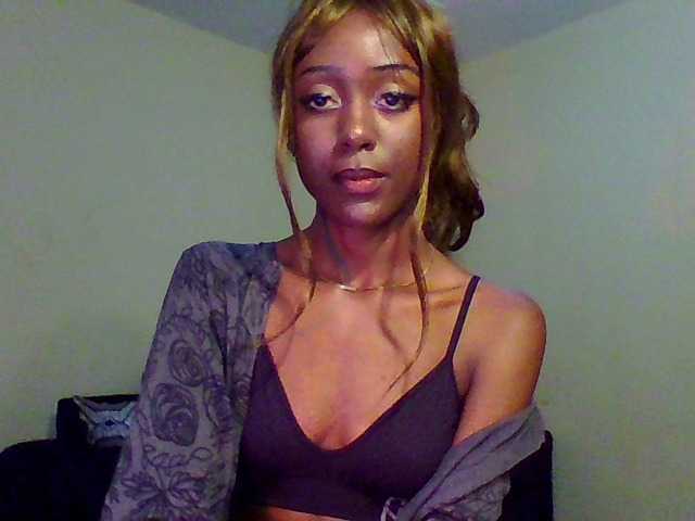 Hunnybee online show from April 22, 12:52 pm