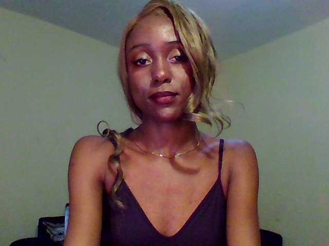 Hunnybee online show from May 14, 9:36 pm