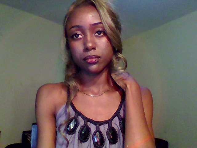 Hunnybee online show from May 20, 12:11 am