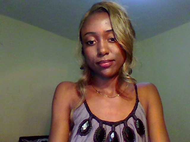 Hunnybee online show from May 20, 1:17 am