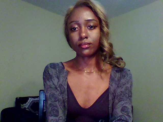 Hunnybee online show from May 25, 11:49 pm