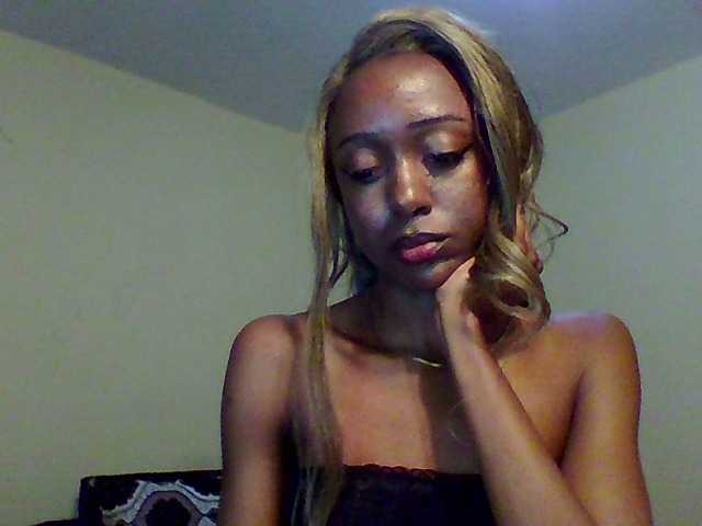 Hunnybee online show from June 3, 2:15 am