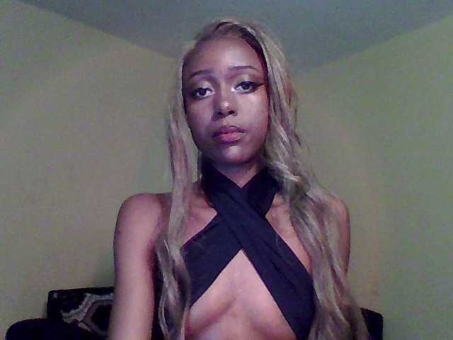 Hunnybee online show from June 5, 8:58 pm
