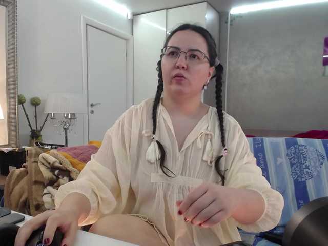 ILoveToFeelU online show from August 11, 10:01 pm