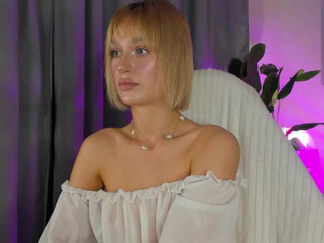IceStrawberry online show from August 14, 2:37 am