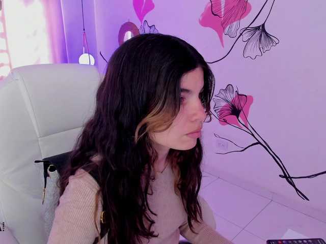 Isabela-Fiorelli online show from August 10, 2:07 pm