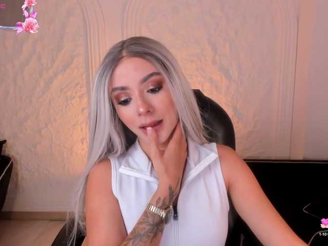IsabellaMoreau online show from August 8, 9:04 pm