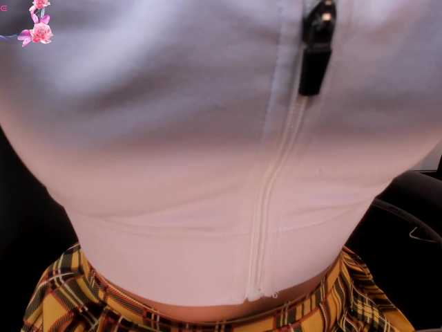 IsabellaMoreau online show from August 8, 10:10 pm