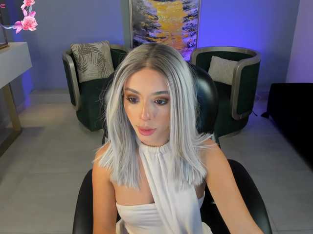 IsabellaMoreau online show from August 16, 12:14 am