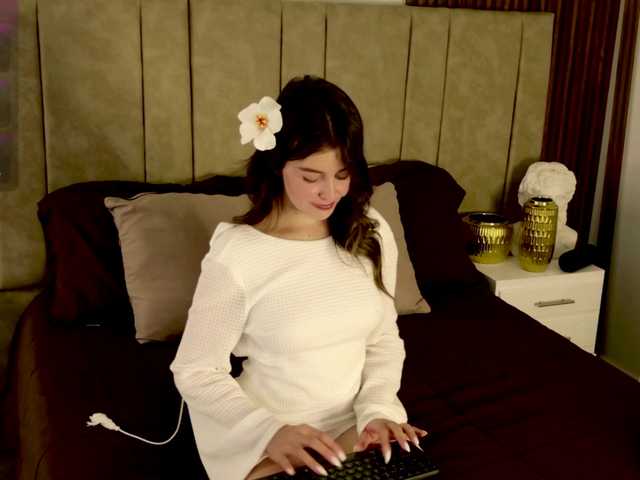 Isabellaprice online show from July 6, 4:10 pm
