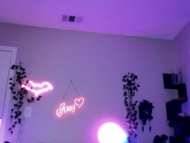 Iveyandjames online show from August 5, 7:23 pm