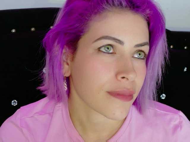 Ivypoison10 online show from August 5, 6:00 am