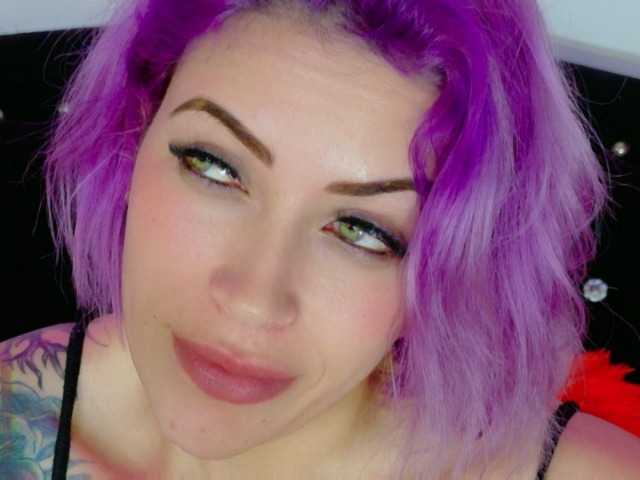 Ivypoison10 online show from August 7, 9:42 am