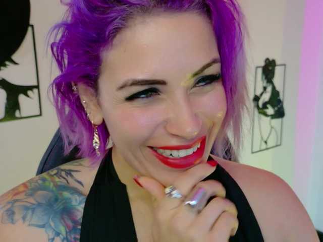 Ivypoison10 online show from August 9, 9:32 am